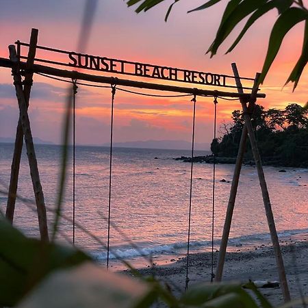 סבאנג Sunset Beach Resort Weh מראה חיצוני תמונה